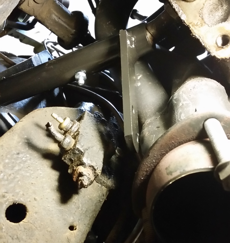 Disregard the old drum brake distribution block. It’ll come out next time I can actually get to the bolt. I know the felt washer is missing on the ballstud. This is just a mockup.